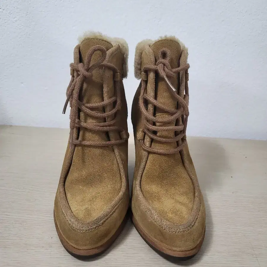 UGG 여성 구두 사이즈230 상태좋아요 X38