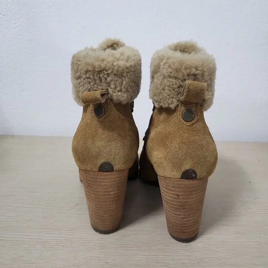 UGG 여성 구두 사이즈230 상태좋아요 X38