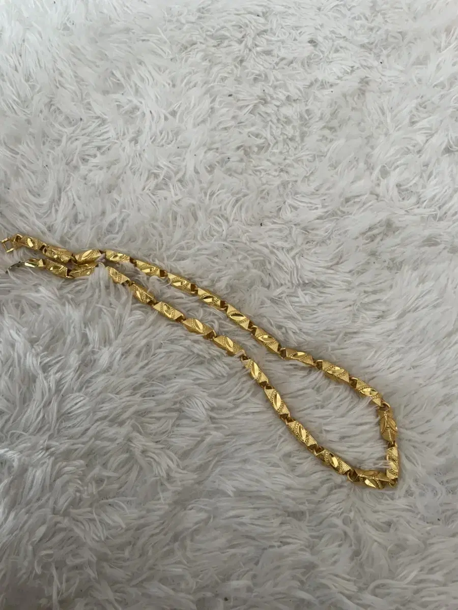 Solid gold bamboo necklace50 dinars