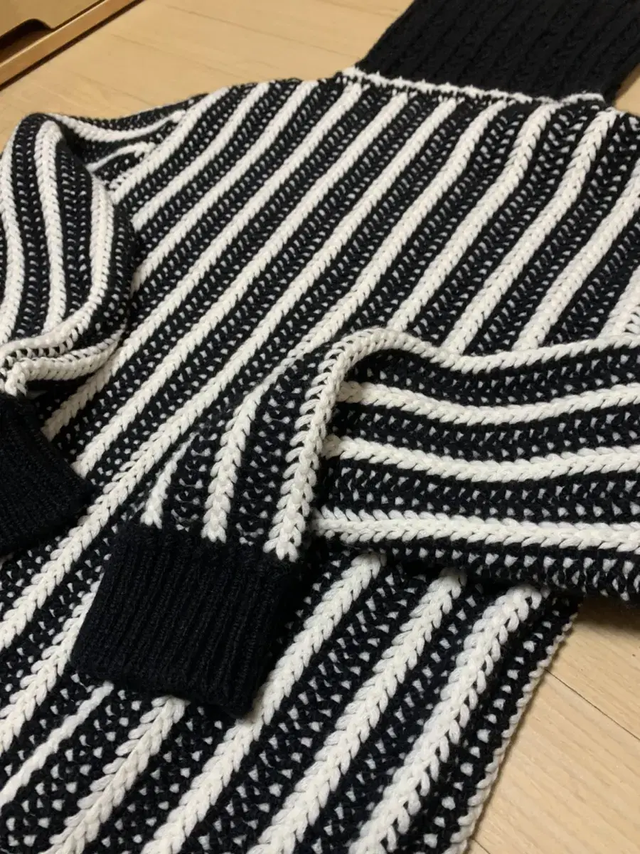 Saint Laurent knit 100 genuine new item cashmere price reduction ㅠㅠ 급전