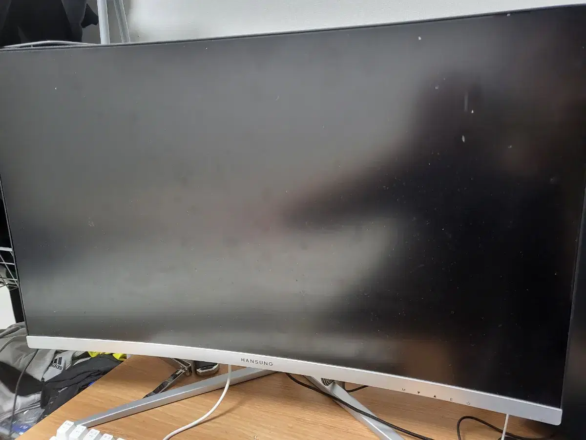 Han Sung 144 Curved Monitor for sale.