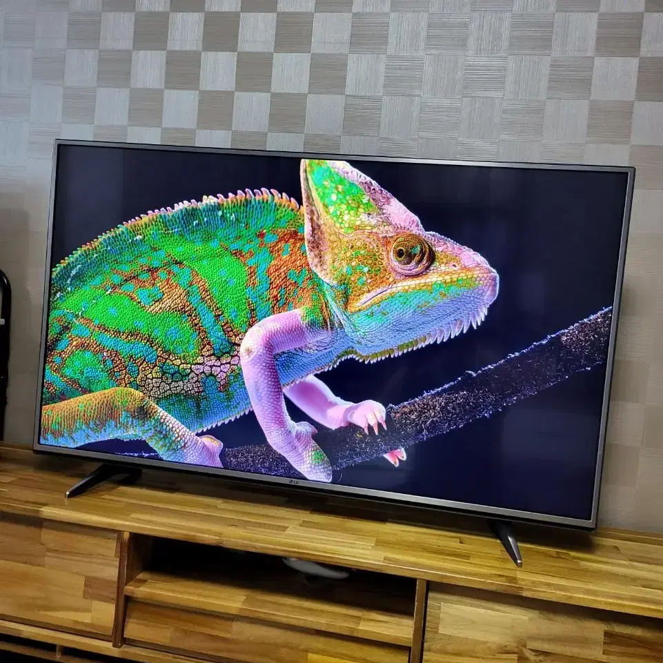 LG 55인치 4K UHD 스마트 TV 팝니다