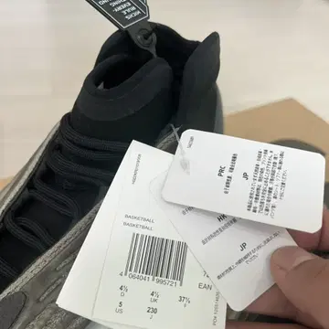 ADIDAS YEEZY