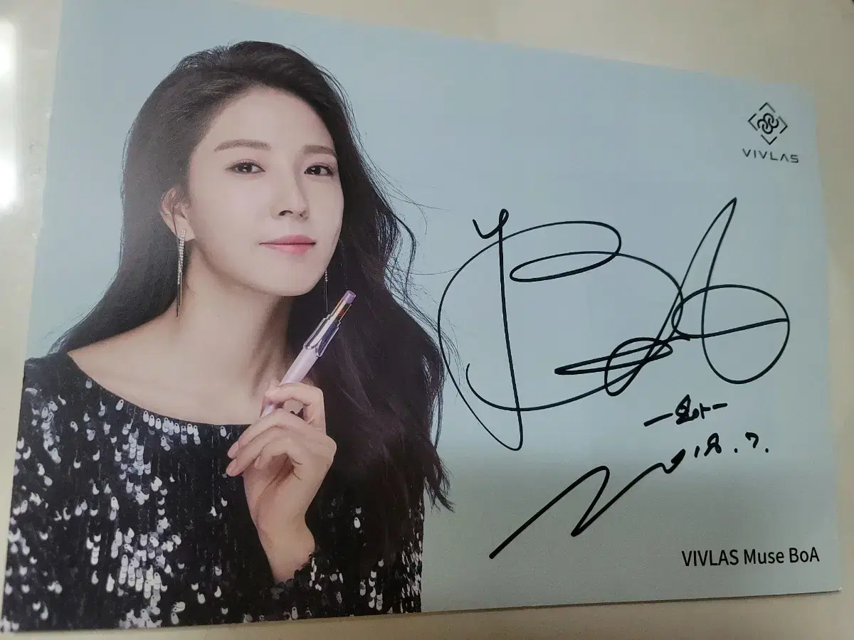 Boa autographs