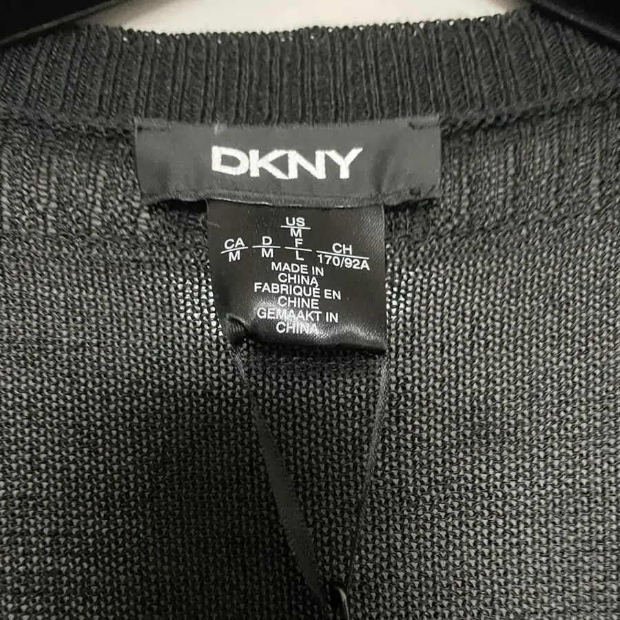 DKNY 린넨혼방 울 가디건 새제품 M사이즈