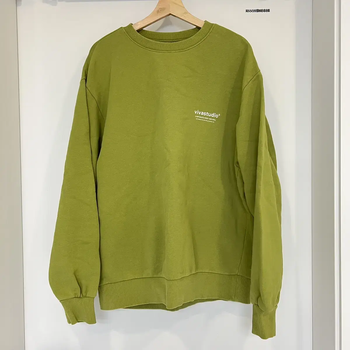 [L] VivaStudio Logo Man to Man Olive Green