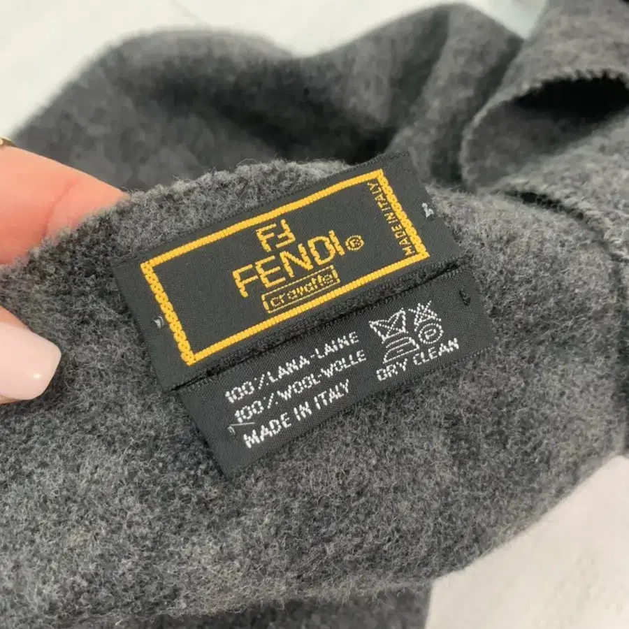 FENDI 펜디 FF로고 리버서블 울 머플러