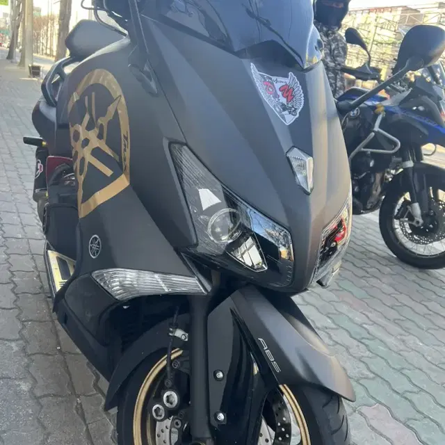 YAMAHA TMAX530 엠블럼 스티커 팝니다