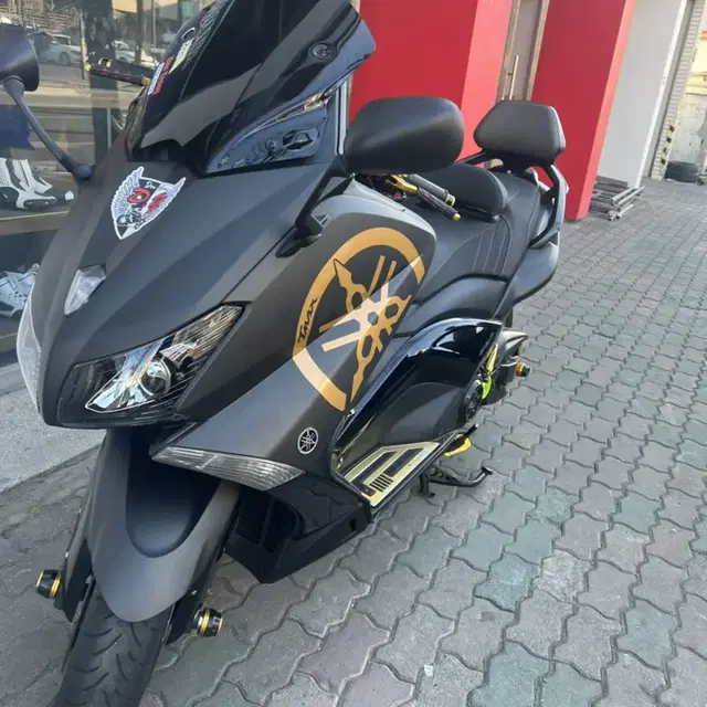 YAMAHA TMAX530 엠블럼 스티커 팝니다