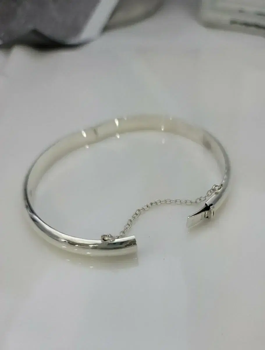 Simple Bangle Bracelet (Sterling Silver) 7mm