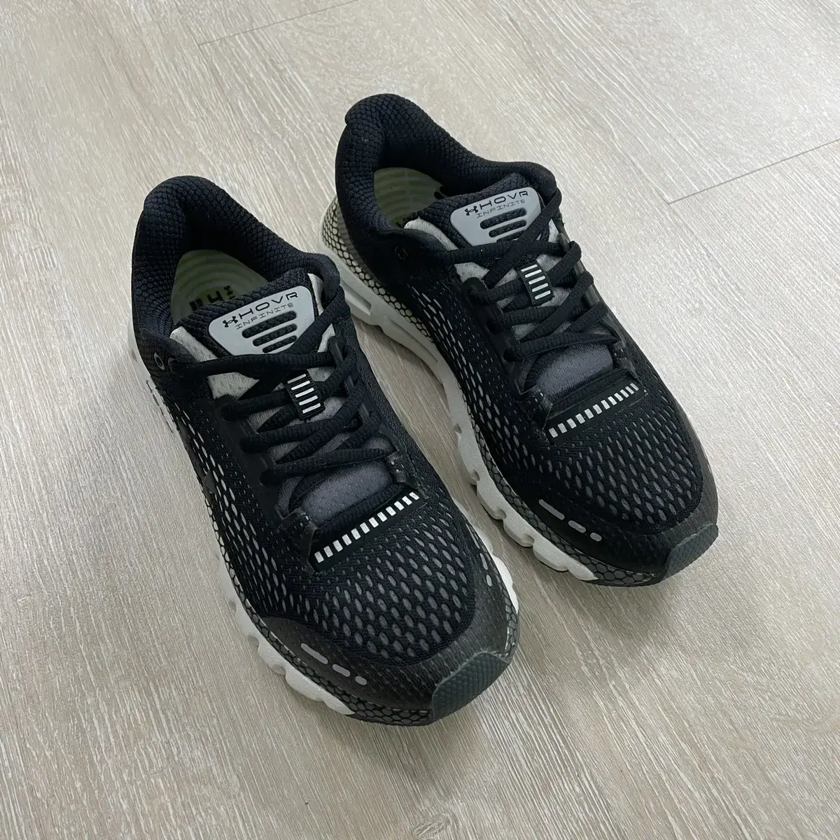 [220] Under Armour HOVR Running Shoes Black and White