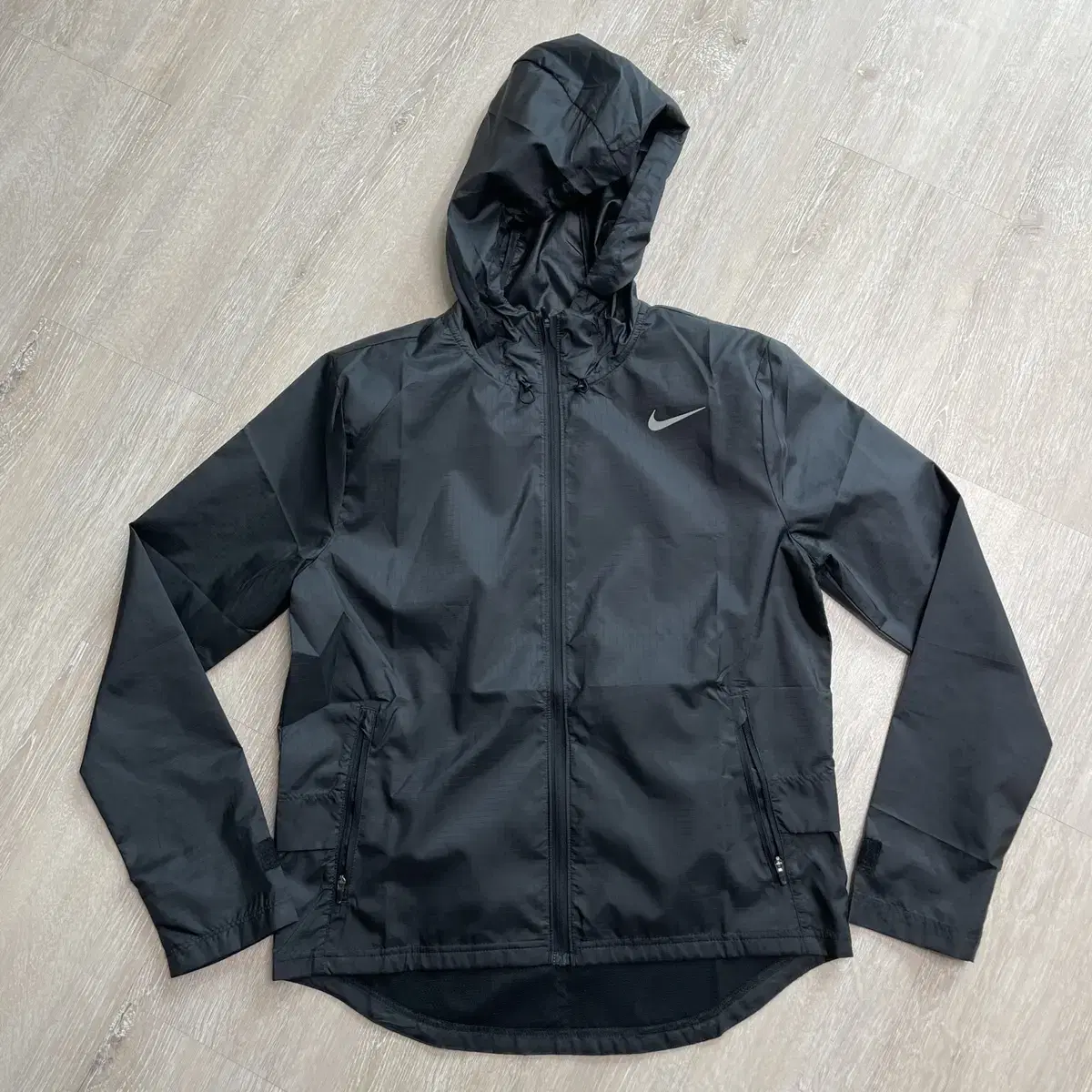 [S] Nike Essential Windbreaker