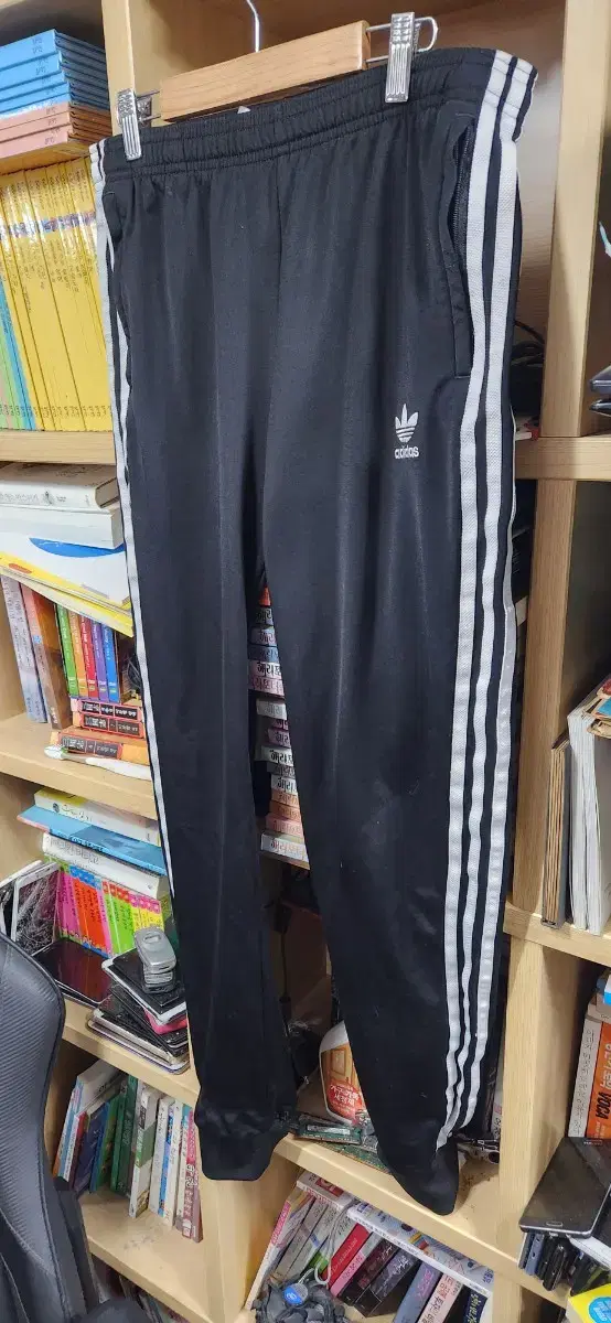 (176) Adidas black pants large size. n.117