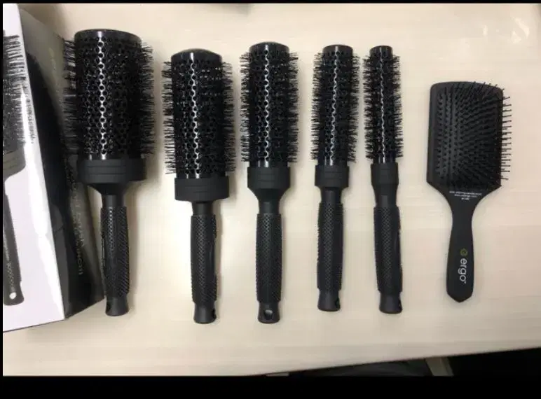 Professional dry hairbrush for the United States