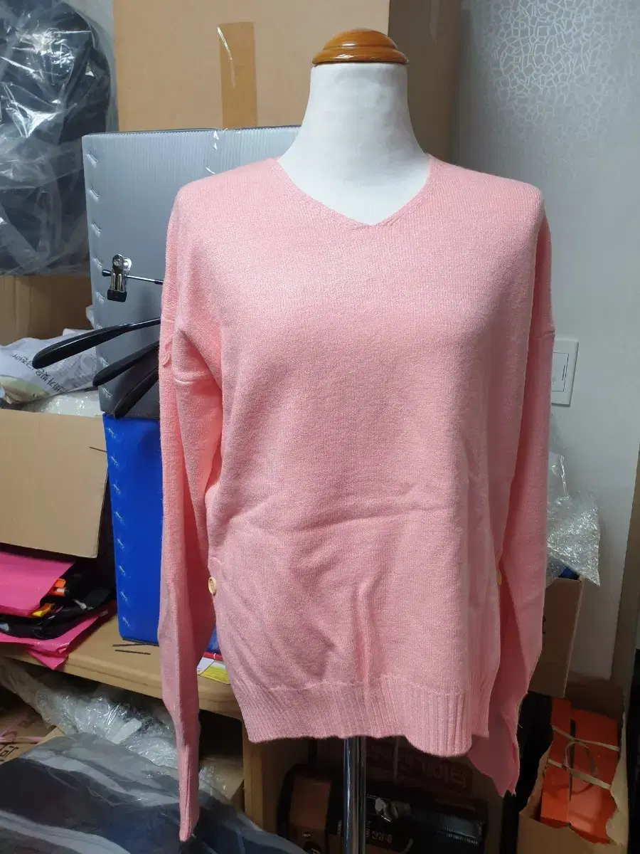 Gaeul winter button V-neck knit 1