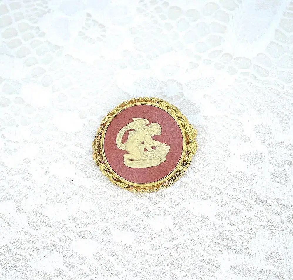 [Vintage Brooch] Wedgwood Jasperware Cupid Round Gold Brooch_ Terracotta