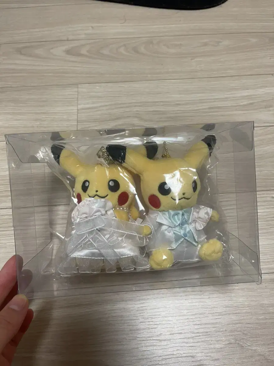 2018 Pokémon Center Limited Wedding Chuu Keyring