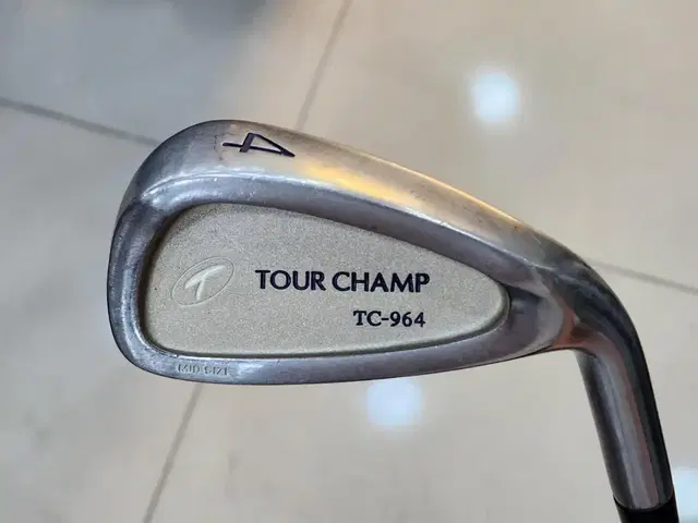 TOUR CHAMP TC-964 중고 4번아이언 그라파이트 R