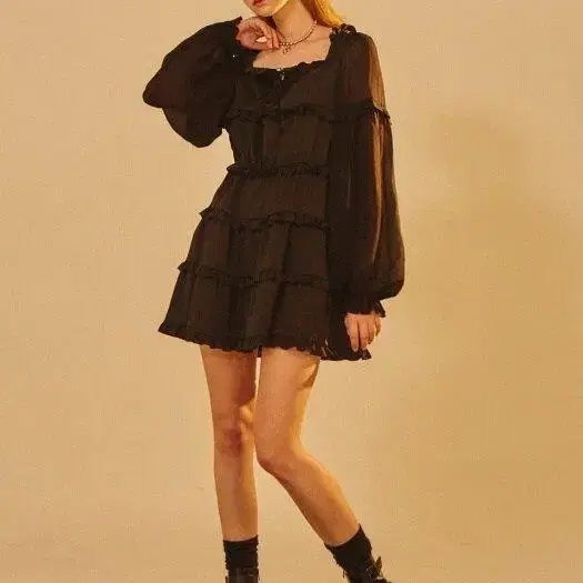 페인오어플레저 square neck frill onepiece black