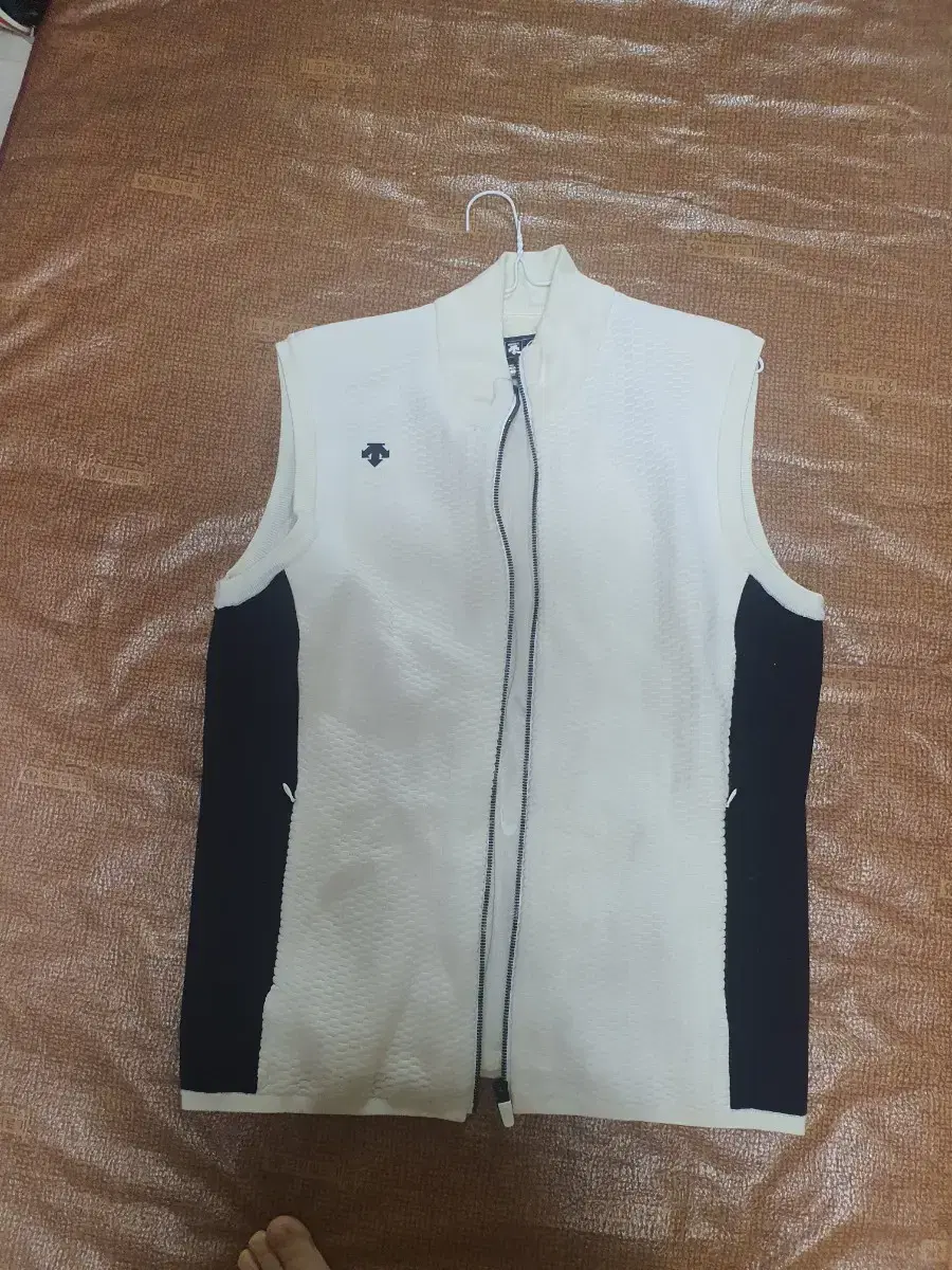 Descent Men's Vest 110