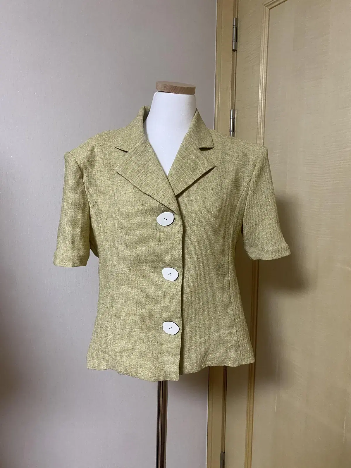 Short-sleeved jacket for yeoreum