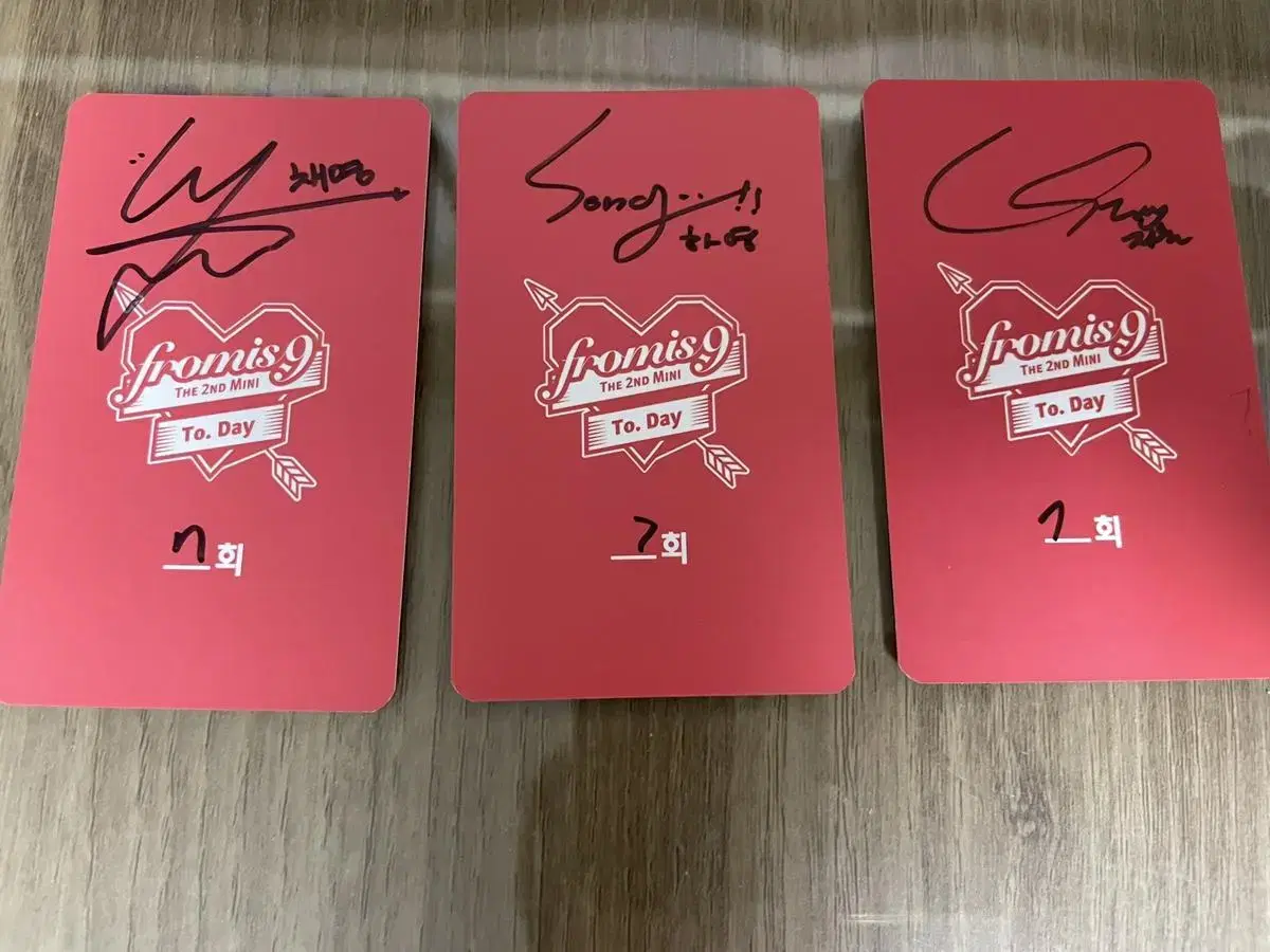 Fromis 9 Signature Photocard