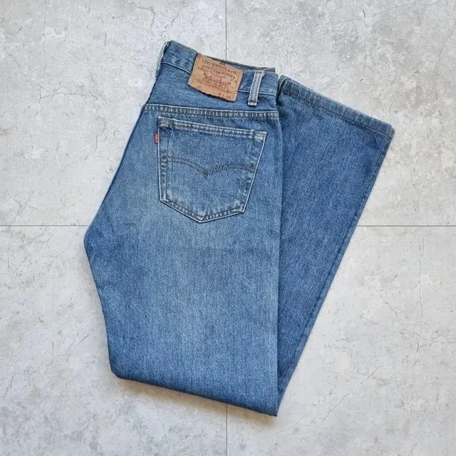 Red font USA Levis 501 [31 inch]