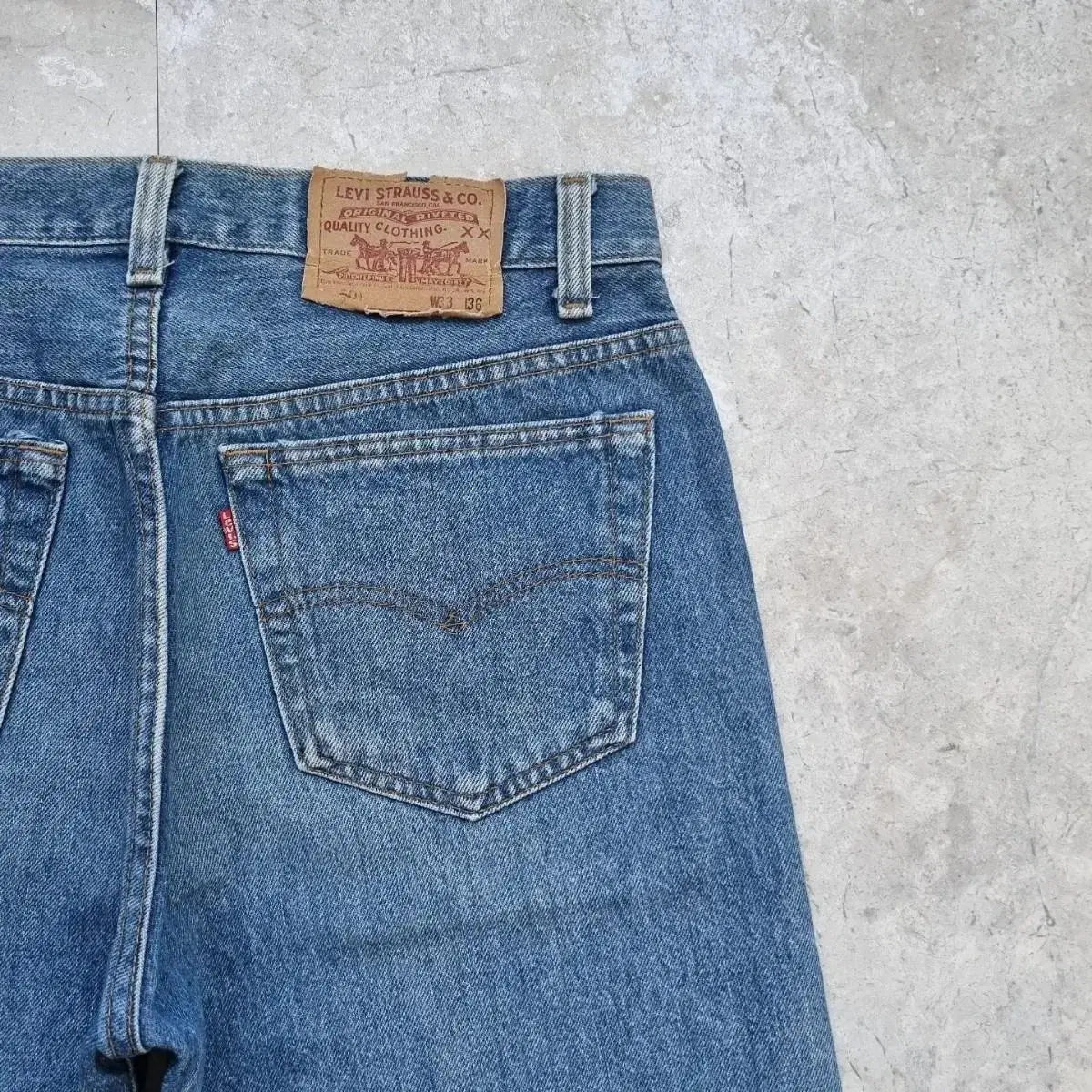 Red font USA Levis 501 [31 inch]