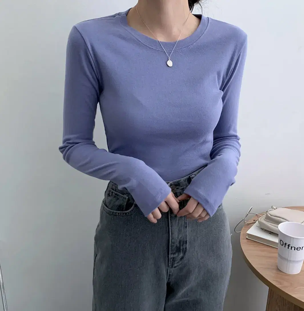 long-sleeved T-shirt