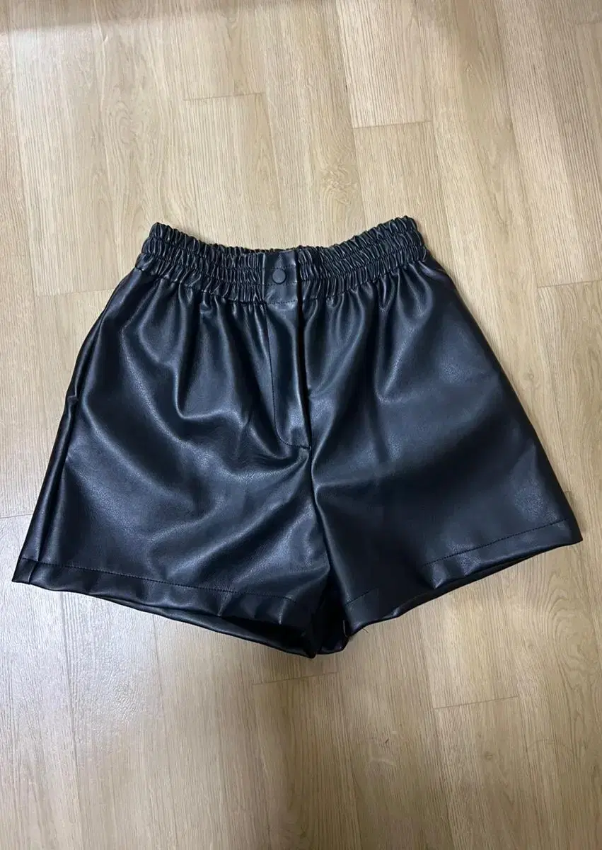 (New Product) High-quality Leather Shorts