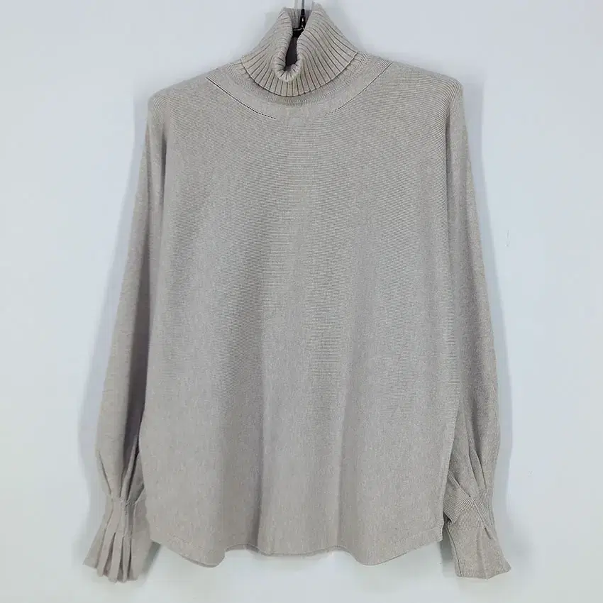 Vintage-look pin-tuck sleeve turtleneck knit top, oat beige F (HU17963)