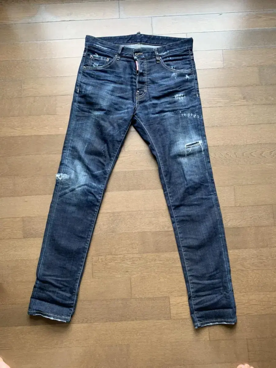 Distressed Bullet Wash in DiSquared2 Jeans jin Genuine size 31-32