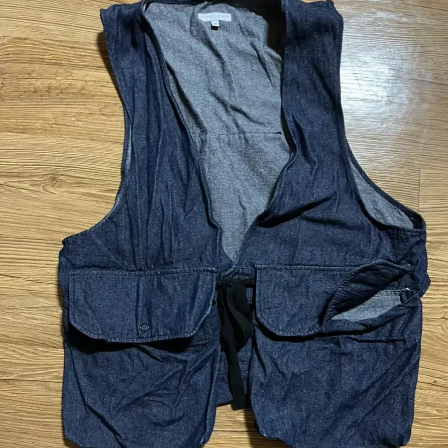 엔지니어드가먼츠 fowl vest 팝니다!