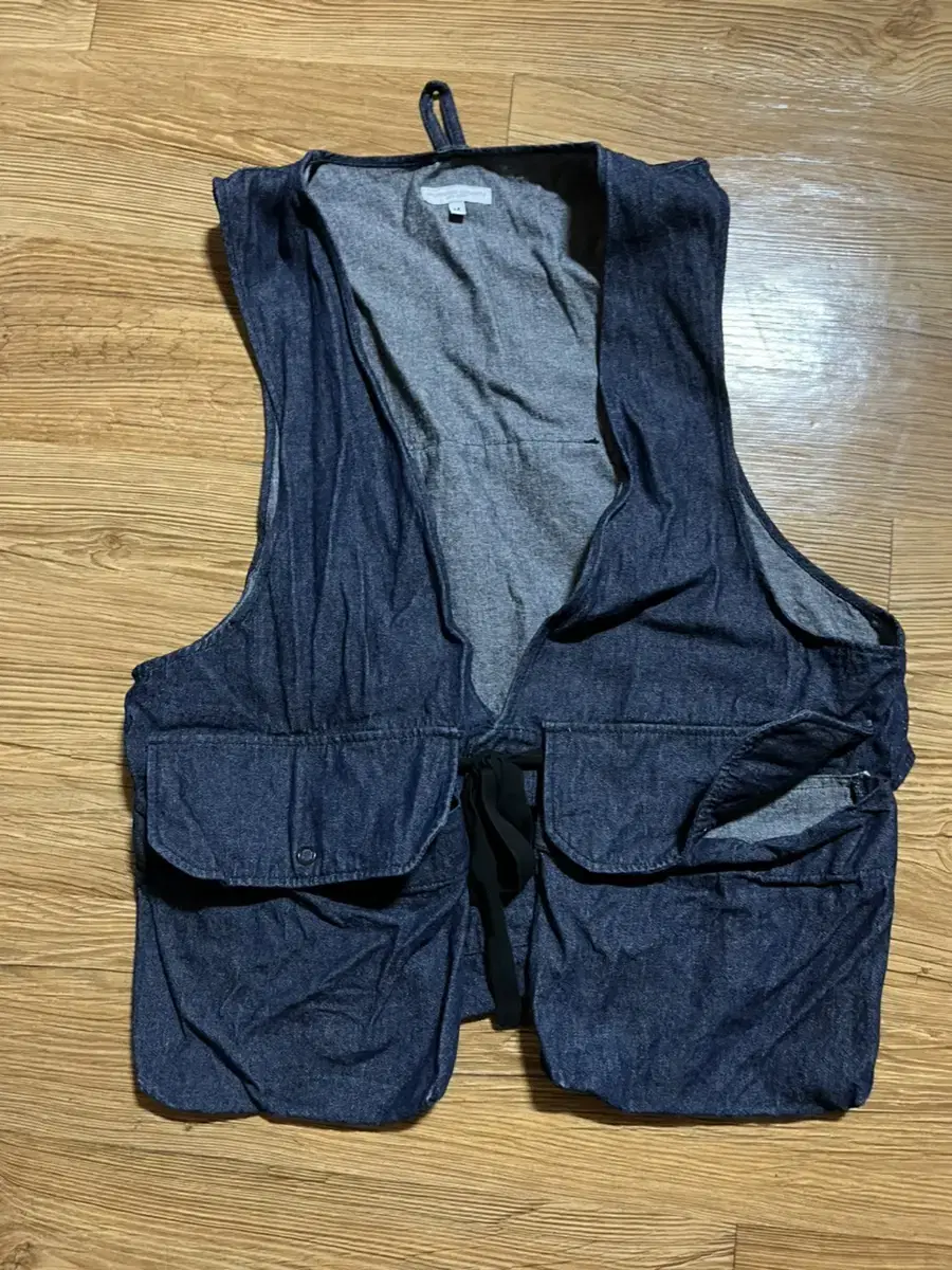 엔지니어드가먼츠 fowl vest 팝니다!