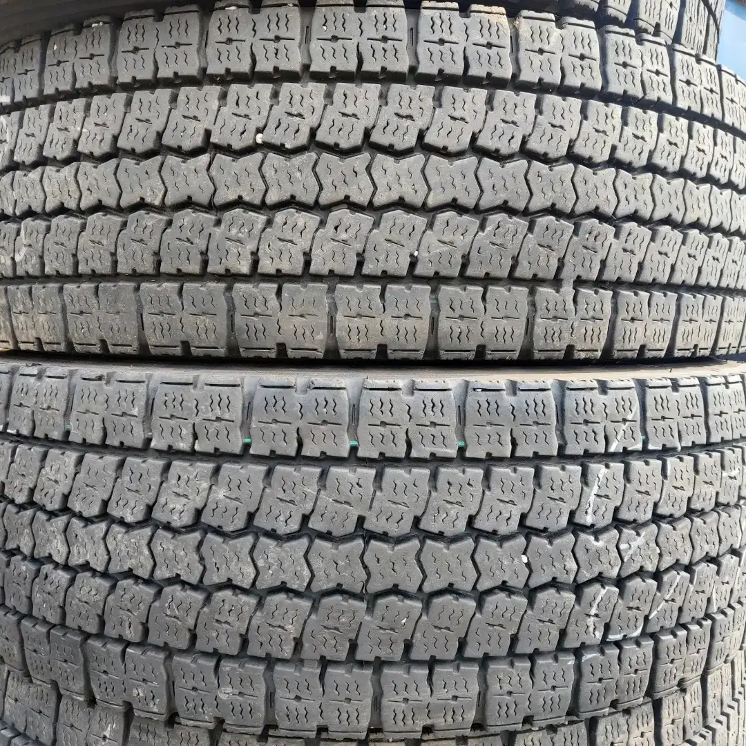 [일본산 대형중고타이어] 275/70R22.5