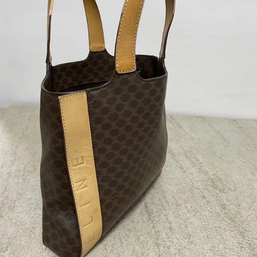 Sale(정품) 셀린느 마카담 CELINE 로고포인트 토트백