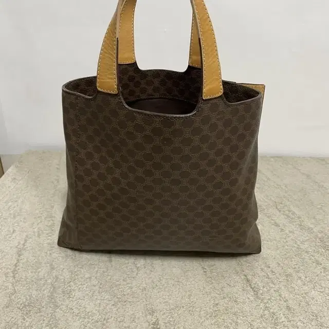 Sale(정품) 셀린느 마카담 CELINE 로고포인트 토트백