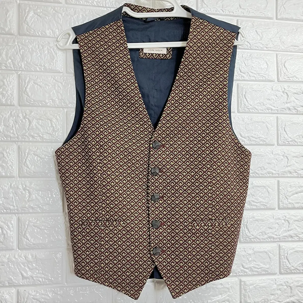 JOHN SHEEP Italian vest for Zoneship