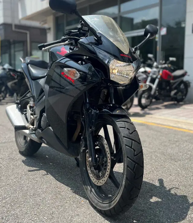 2017년식 CBR125 흑마 싸게급매합니다