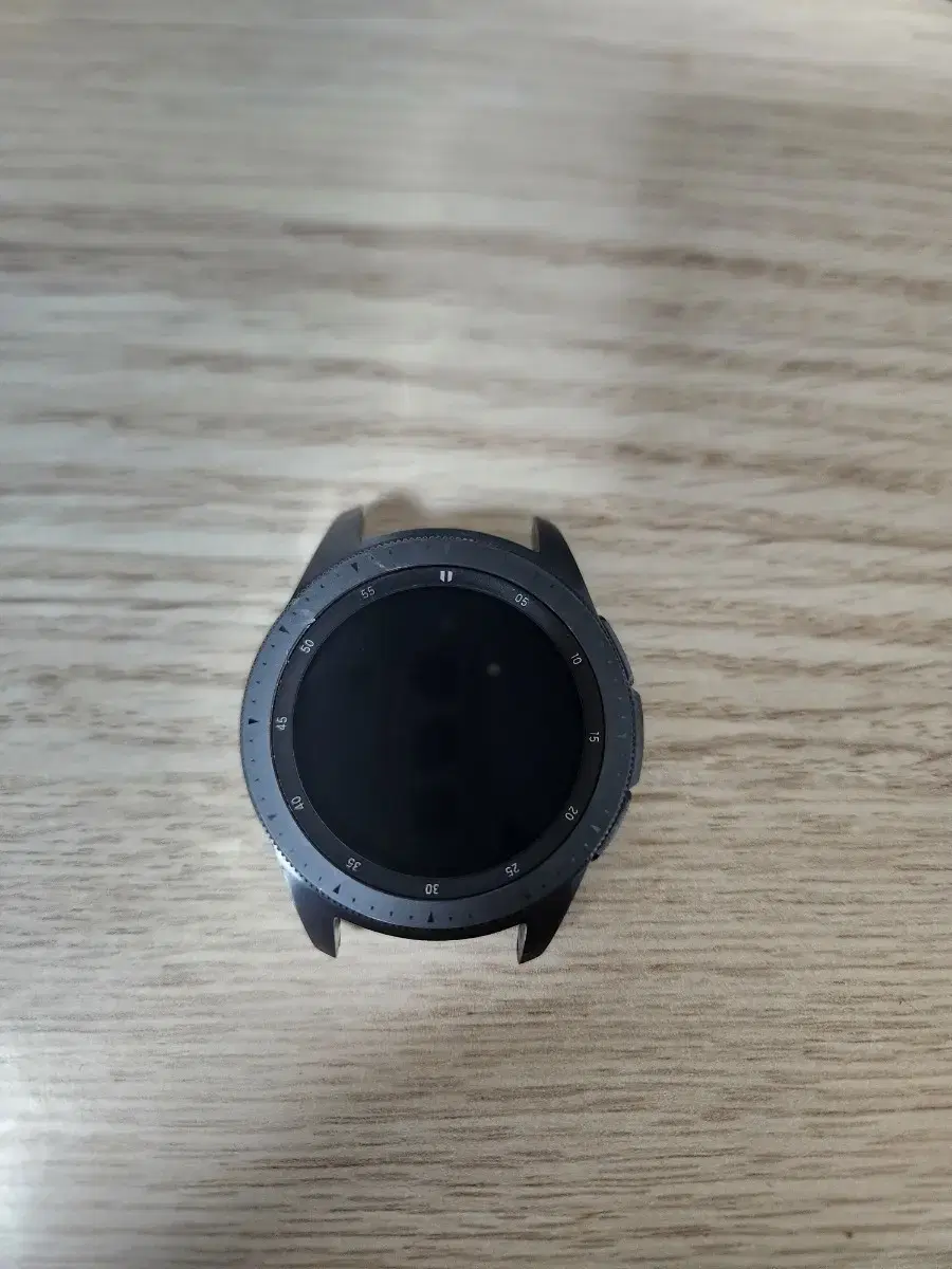 갤럭시워치1세대 42mm GPS모델 팝니다.