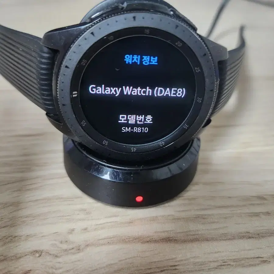 갤럭시워치1세대 42mm GPS모델 팝니다.