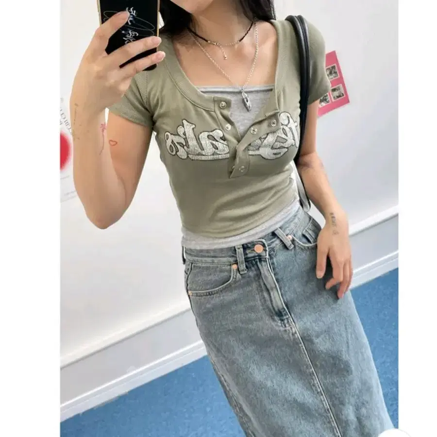 아쿠비클럽 Cargo snap tee 카고스냅티 카키색