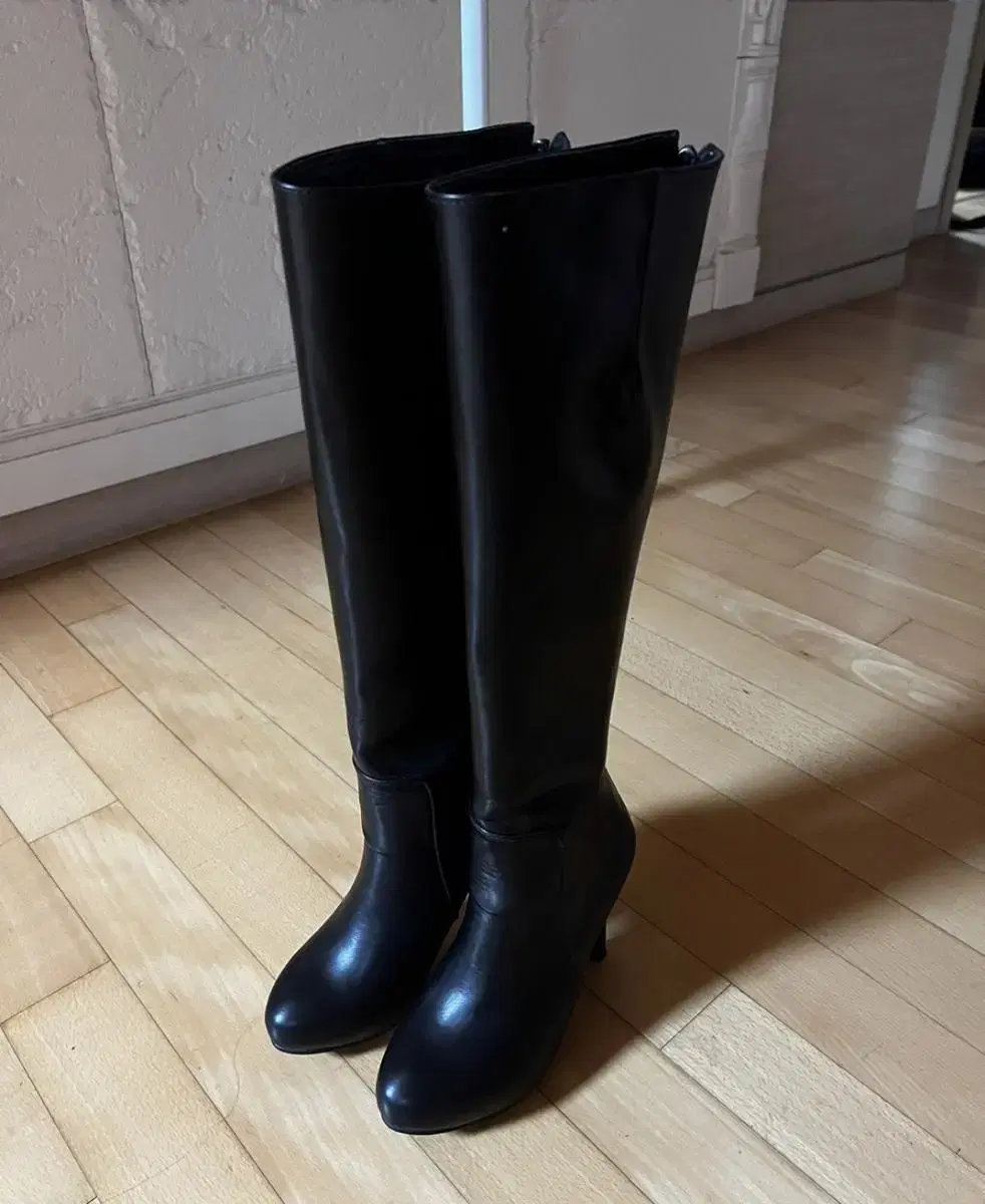 Selling long boots