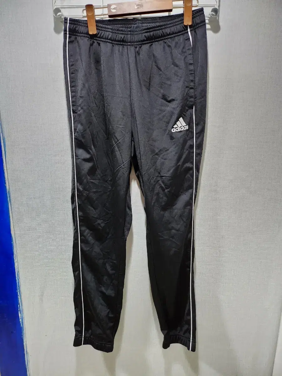 (L,100) adidas adidas pants!! Sideline white stripe!