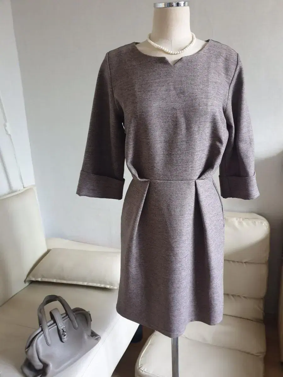 brick brown oatmeal gray fabric mini ONEPIECE bridal look interview look