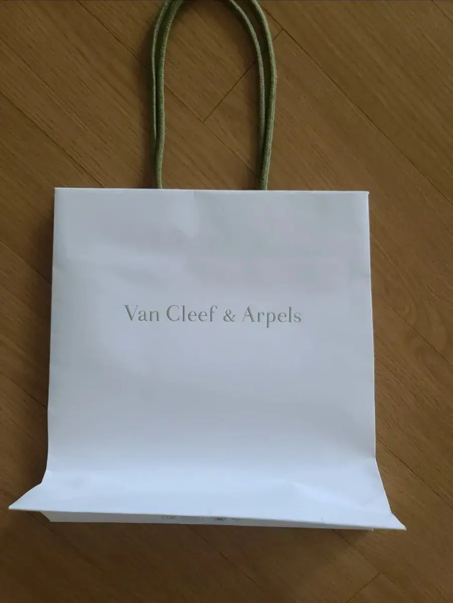 Vahn Clef Paper Bag 3000