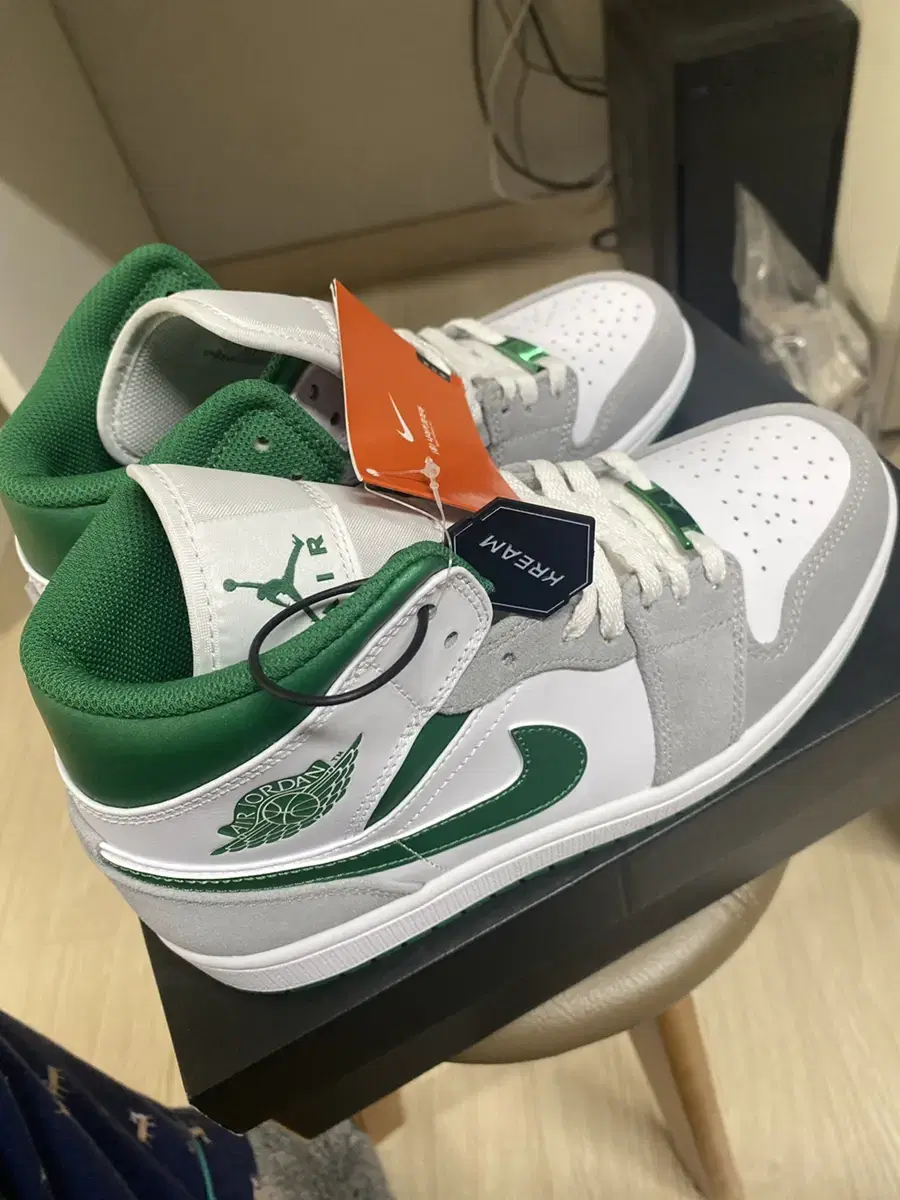 Jordan 1 Pine Green Smoke 260