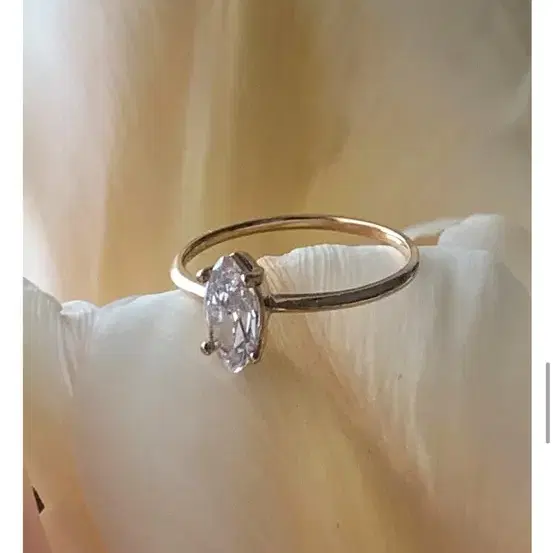 다이아몬드 포인트 반지 14k white oval ring