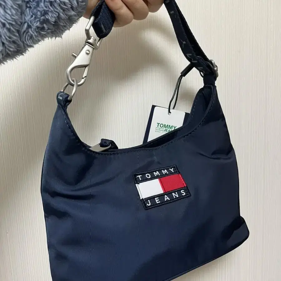 tommy jeans 숄더백 팝니다