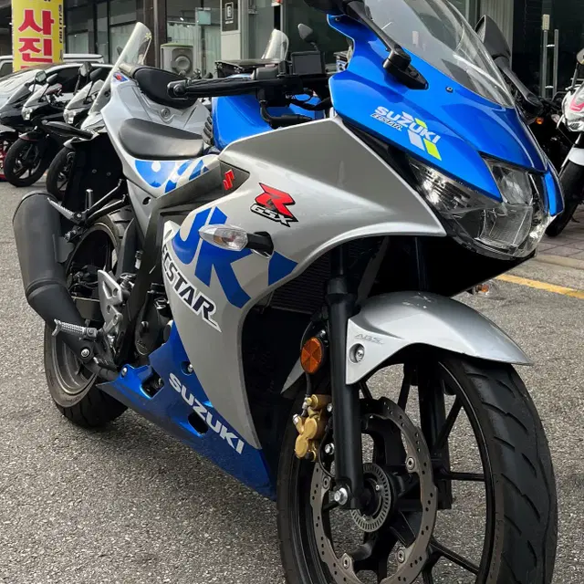 gsxr-125 21년식 스페셜카울 300만원 급매합니다